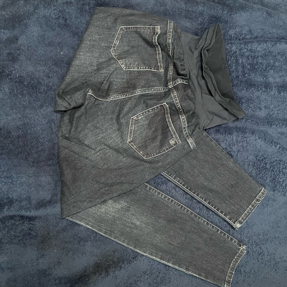 Jessica Simpson Maternity - Picture 2 of 3